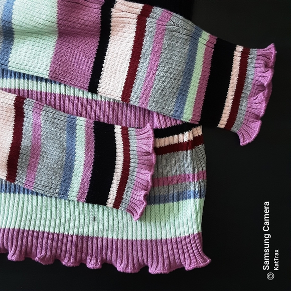 ♡♡♡♡♡ NWOT Colorfully striped sweater - Picture 7 of 9